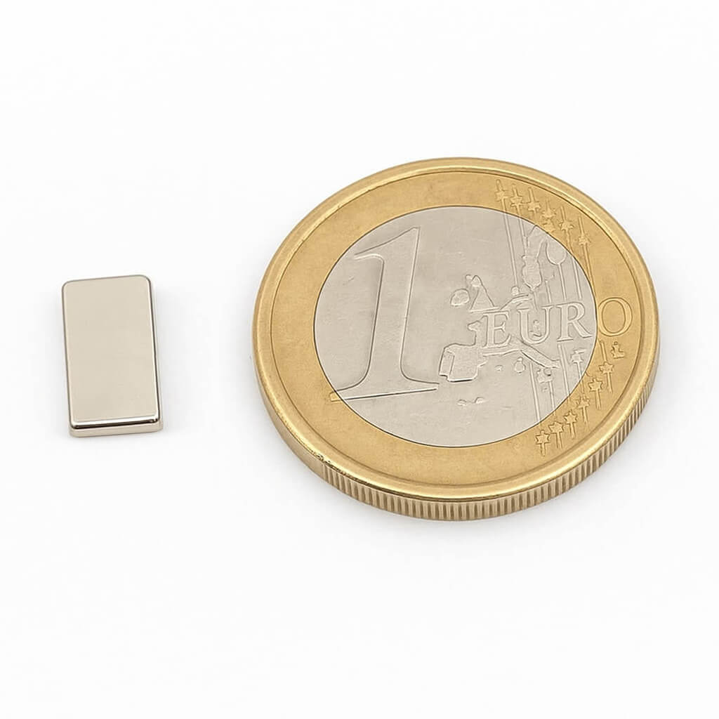 Aimant néodyme bloc 10x5x1mm, puissance 0.65kg 50 Aimant néodyme bloc 10x5x1mm, puissance 0.65kg