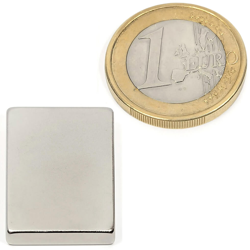 Aimant néodyme bloc 25x18x5mm, puissance 9.75kg 72 Aimant néodyme bloc 25x18x5mm, puissance 9.75kg