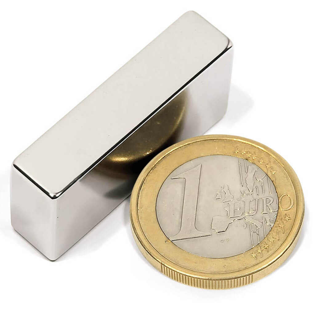 Aimant néodyme bloc 40x18x10mm, puissance 20kg 82 Aimant néodyme bloc 40x18x10mm, puissance 20kg