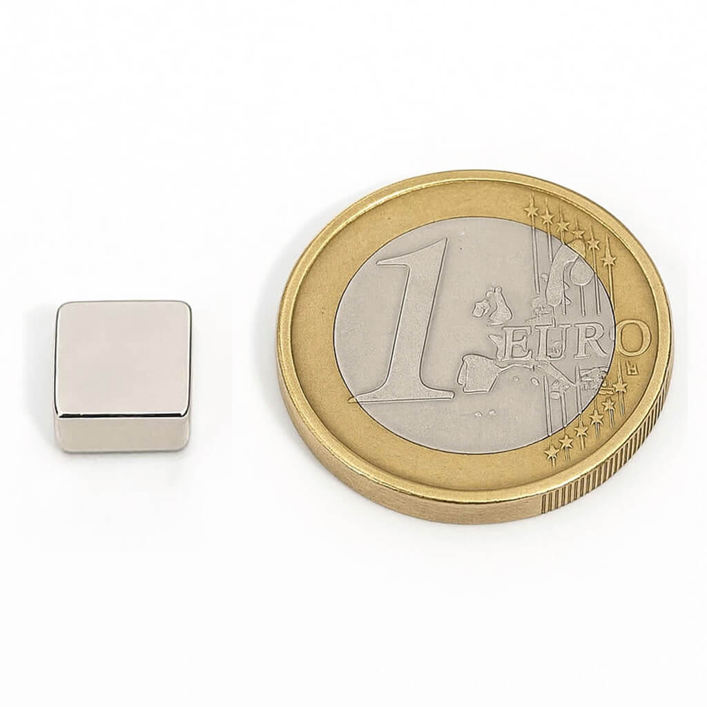 Aimant néodyme bloc 8x8x4mm, puissance 1.5kg 49 Aimant néodyme bloc 8x8x4mm, puissance 1.5kg