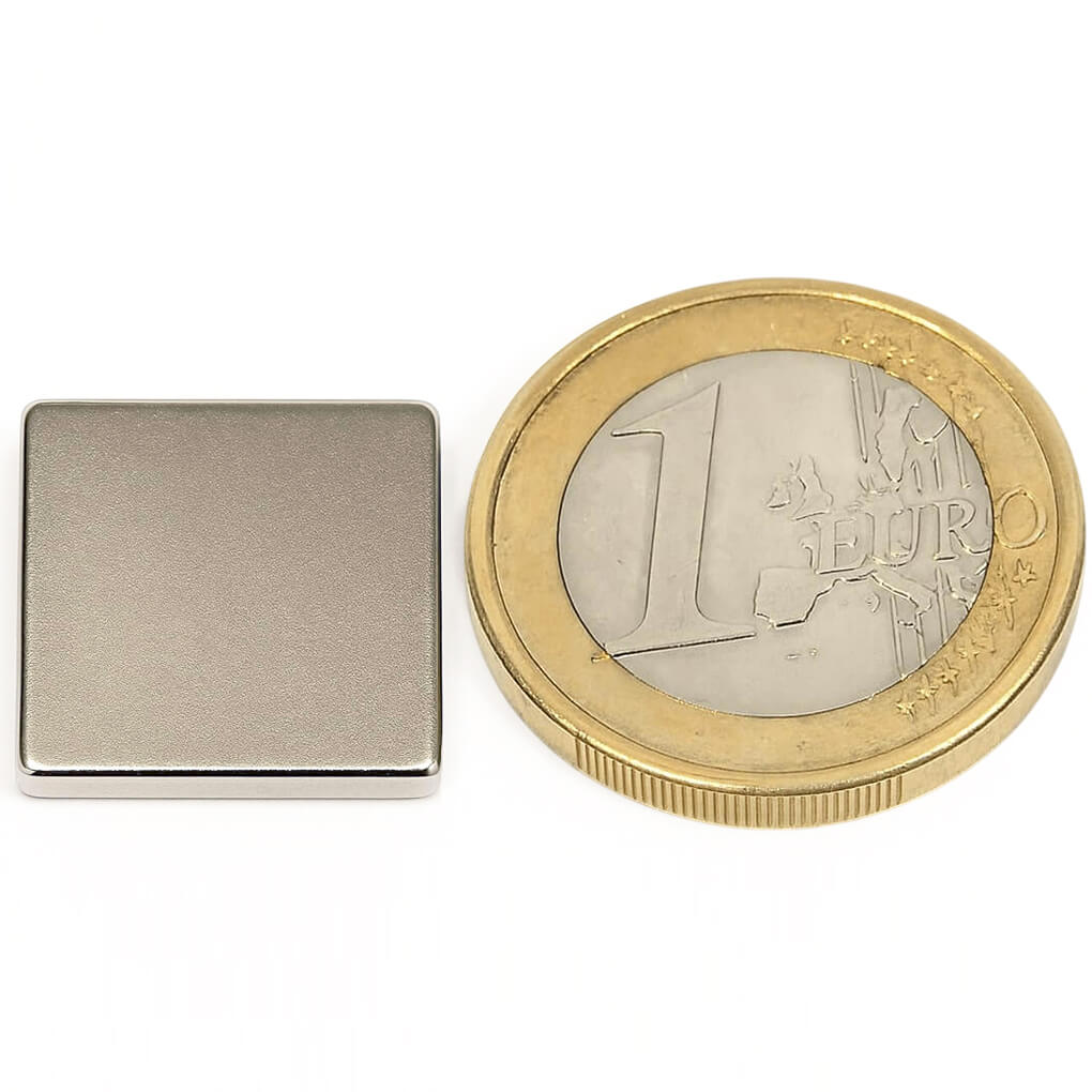 Aimant néodyme bloc 15x15x3mm, puissance 3.4kg 62 Aimant néodyme bloc 15x15x3mm, puissance 3.4kg